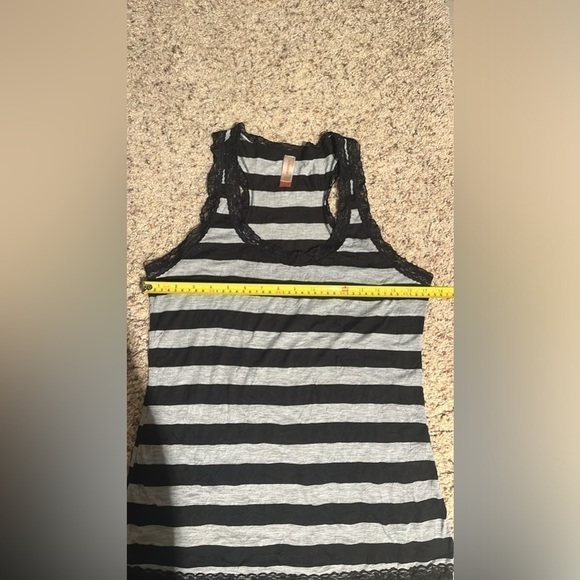 No boundaries, striped and lace tank top size large (11-13) - Picture 3 of 8